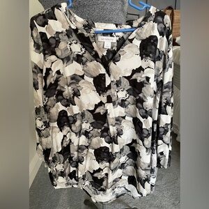 Like new. Liz Claiborne tunic. No blemishes.